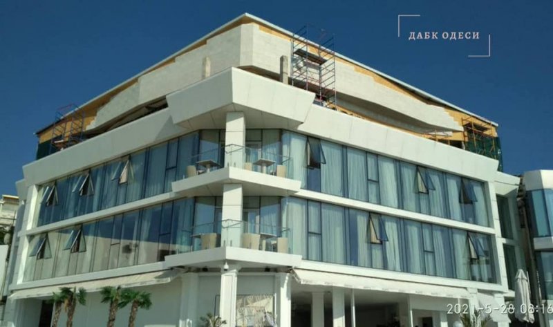 Горевший отель “Портофино” в Аркадии оштрафовали на 840 тыс. за незаконный этаж