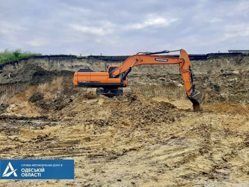 Участок трассы Одесса-Киев ушел в овраг