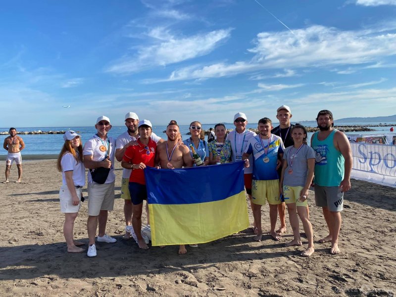 Сборная Украины по пляжной борьбе завоевала шесть медалей и кубок на Мировой серии во Франции