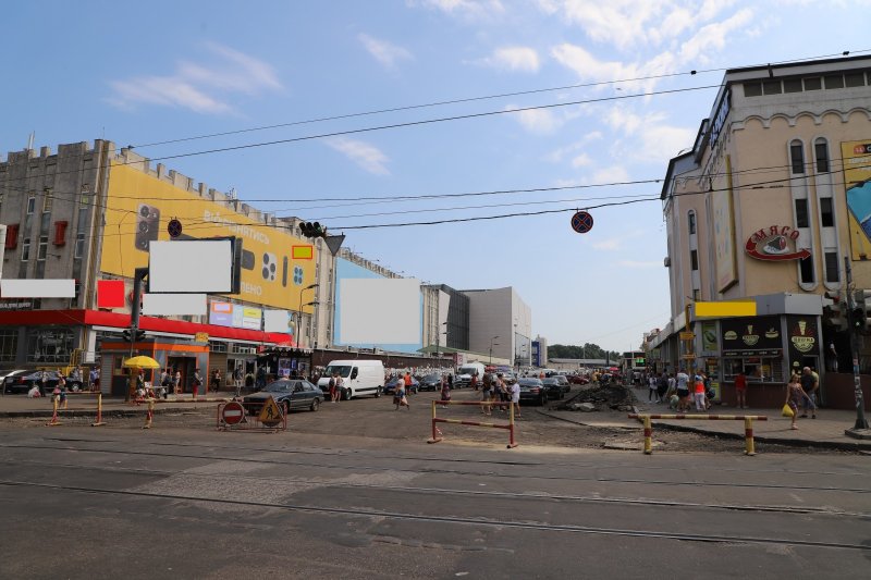 В районе Привоза начали благоустраивать территорию (фоторепортаж)