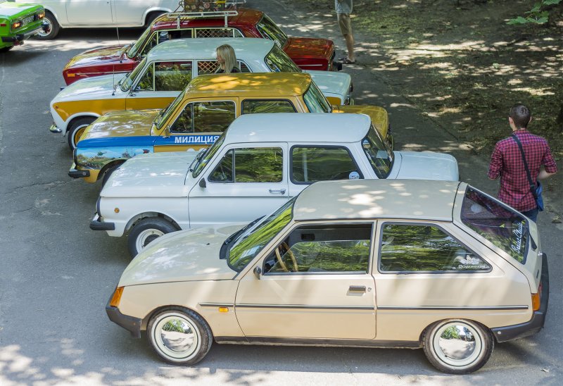 Одесский парк стал местом проведения выставки ретро-автомобилей (ФОТО)