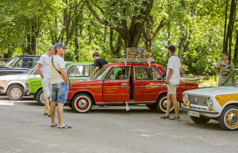 Одесский парк стал местом проведения выставки ретро-автомобилей (ФОТО)