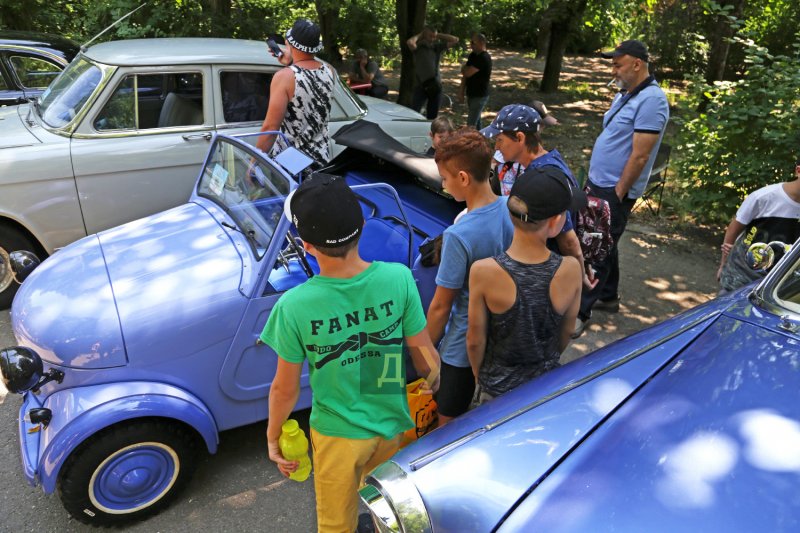 В Одессе устроили выставку ретро-автомобилей (фото)