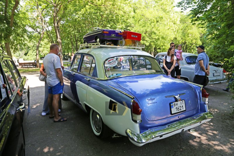 В Одессе устроили выставку ретро-автомобилей (фото)