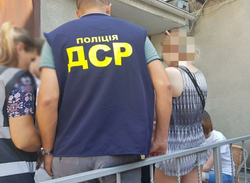 В Тузловской громаде на взятке задержали чиновницу (фото)