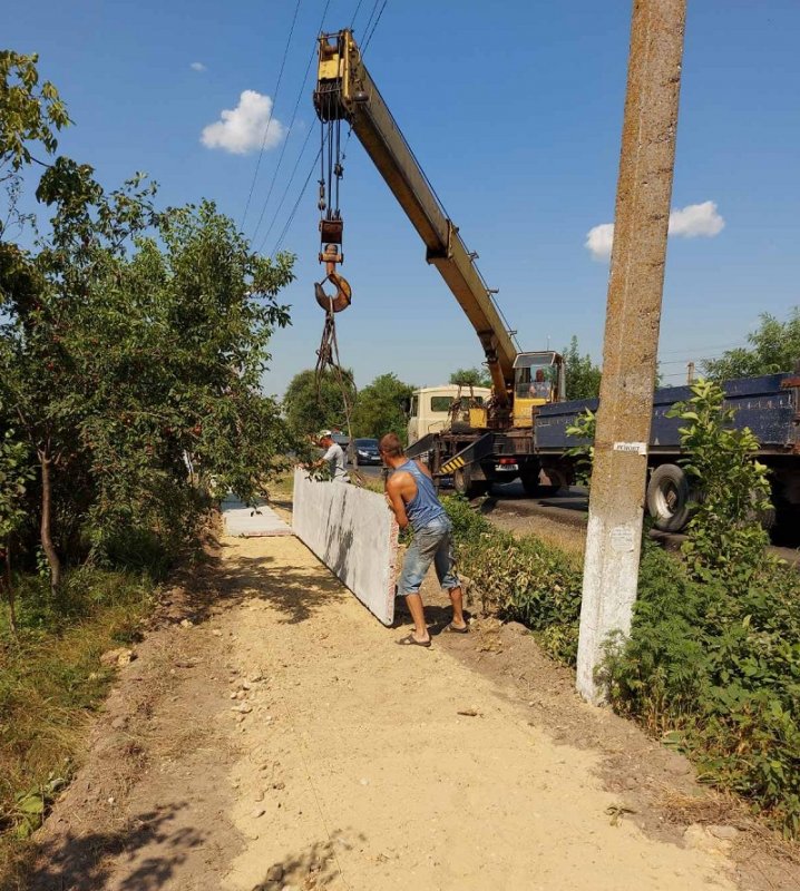 В одной из громад Болградского района ремонтируют крышу и водопровод, укладывают тротуар (фото)