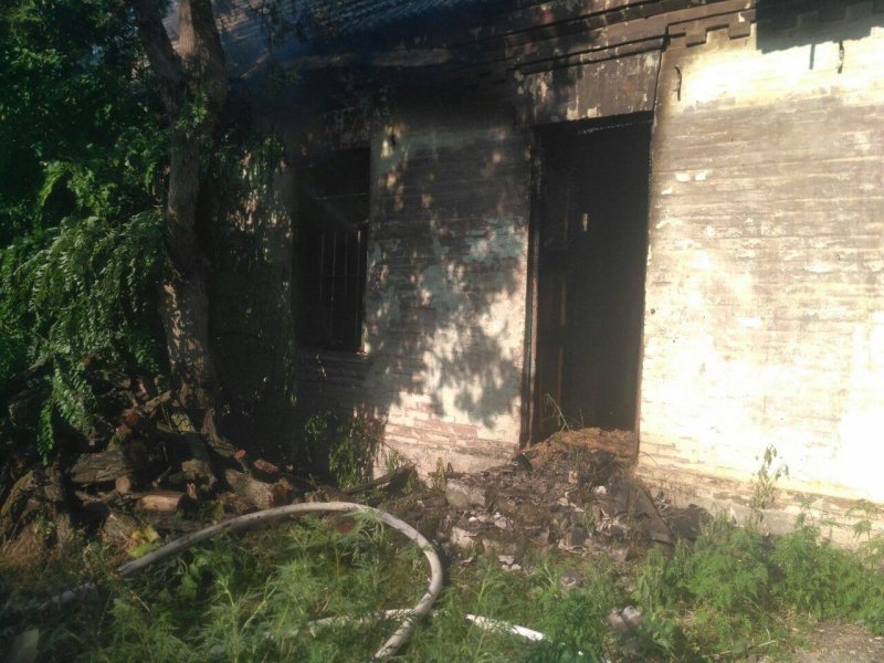 На юге Одесской области горела сельская библиотека (фото)