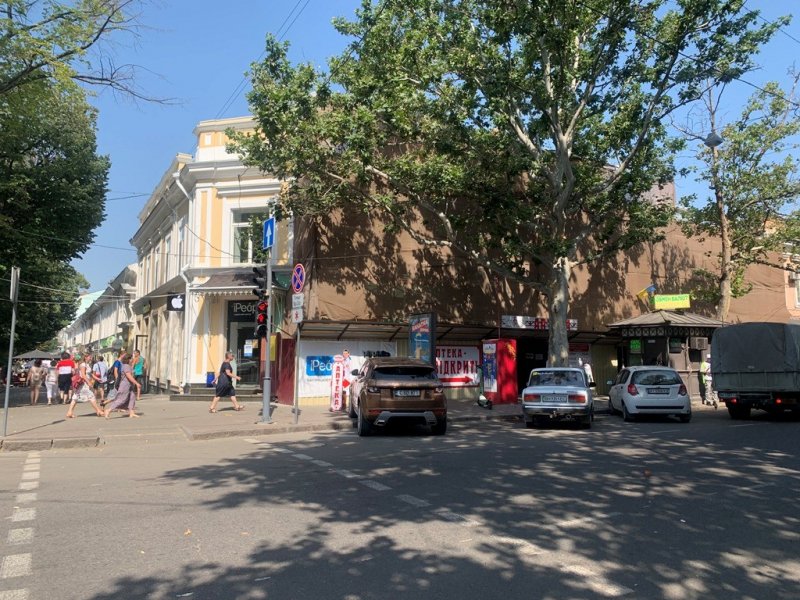 В центре Одессы реставрируют фасады зданий-памятников (фоторепортаж)
