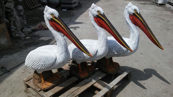 В Дунайском заповеднике поставят искусственных пеликанов, чтобы привлечь живых (фото)