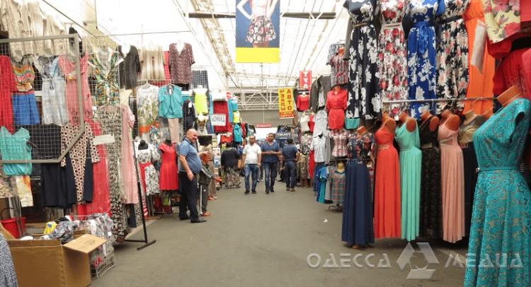 В Одесской области мужчина пытался украсть 8 женских платьев: злоумышленнику грозит до 5-ти лет тюрьмы (фото)