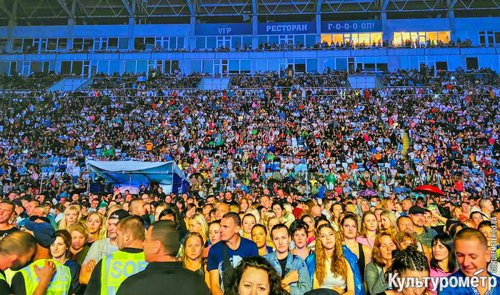15 тыс. зрителей в Одессе собрали легендарные звезды 90-х (фото, видео)