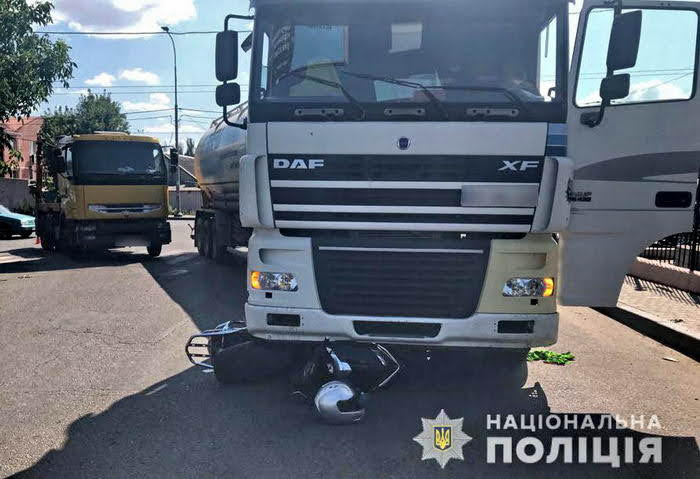 В Малиновском районе мопед попал под грузовик – один человек погиб