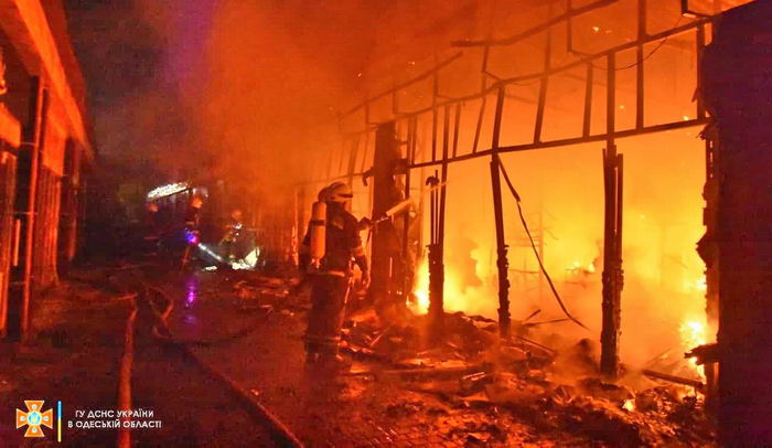 В Одессе полностью сгорел магазин “Конфискат”