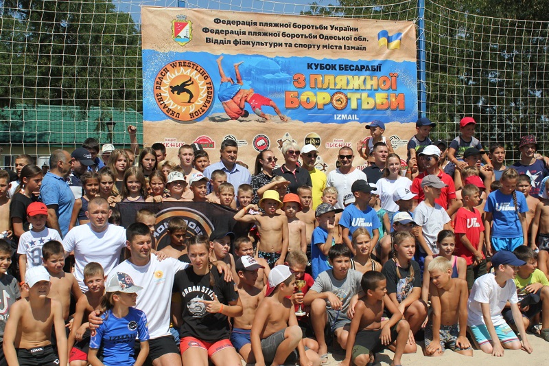 В Измаиле прошел 3-й Кубок Бессарабии по пляжной борьбе (фото)