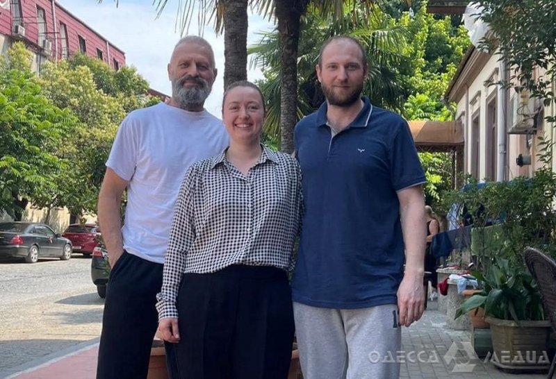 Освобожденные из тюрьмы в Грузии одесские моряки вернулись на родину