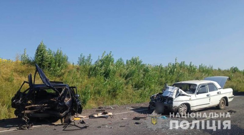На трассе в Одесской области автомобиль «ВАЗ-2109» разорвало пополам (фото)