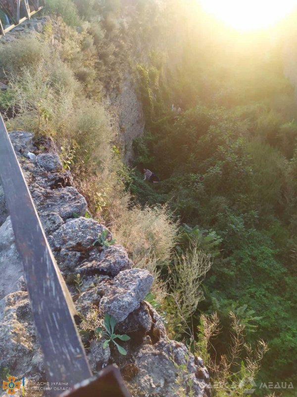 В Аккерманской крепости мужчина упал со стены в ров (фото)