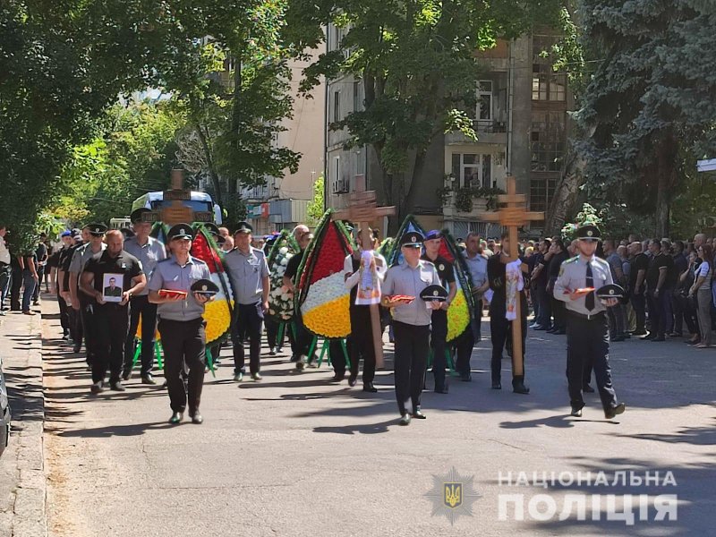 В одесском Доме офицеров прощаются с полицейскими, погибшими в ДТП (фоторепортаж)