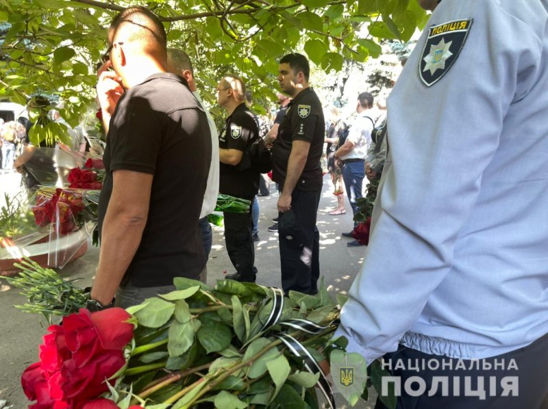 В одесском Доме офицеров прощаются с полицейскими, погибшими в ДТП (фоторепортаж)