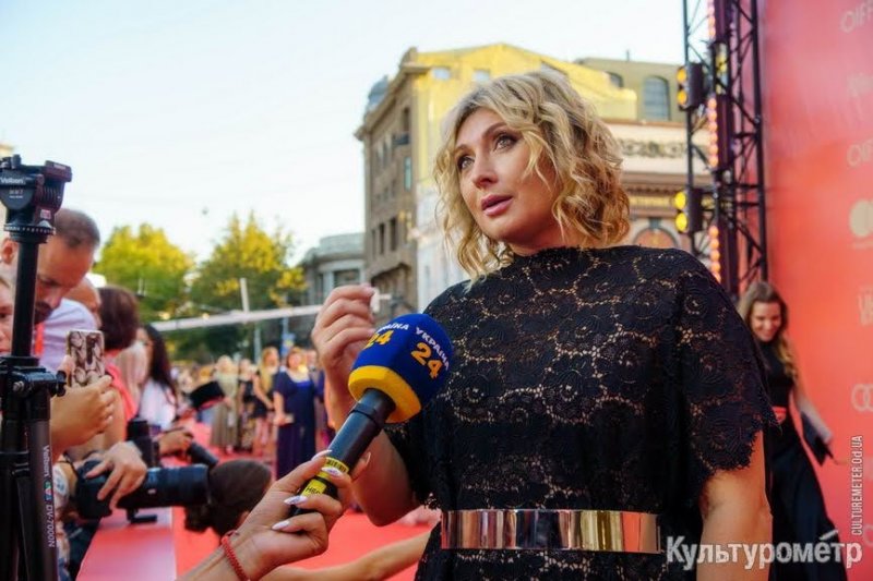 Красная дорожка открытия Одесского кинофестиваля – 120 фото