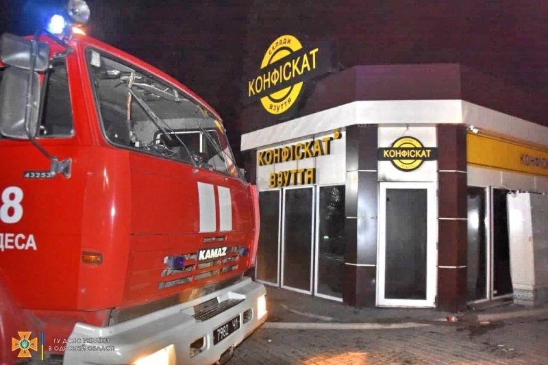 В Одессе полностью сгорел магазин “Конфискат”