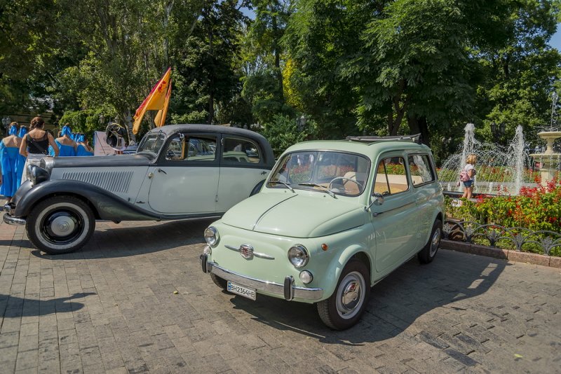 От «Волги» до военного «Виллиса» и «Форда»: в Одессе выставка ретро-автомобилей (фото)