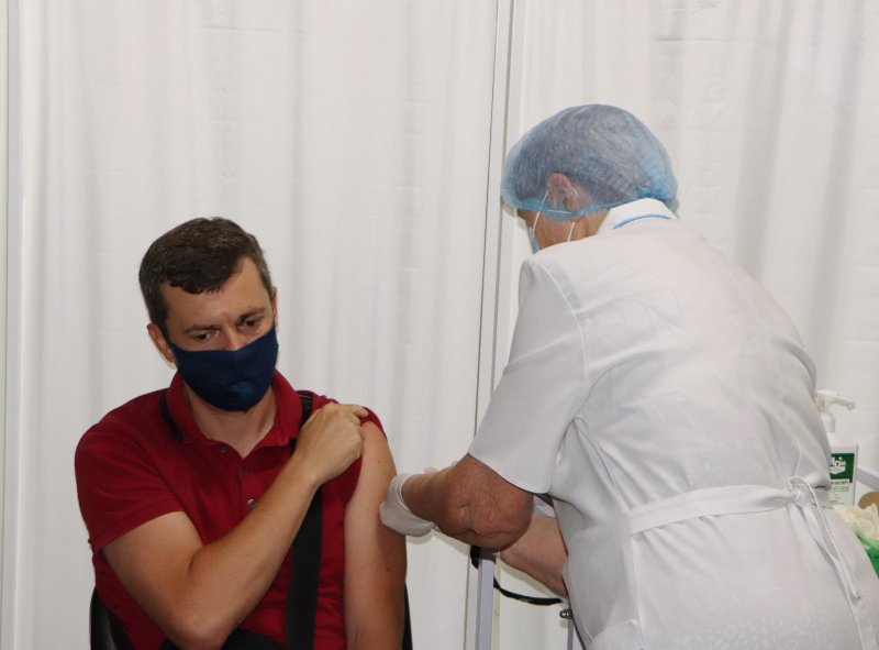 За выходные в одесских центрах массовой вакцинации прививку от COVID-19 получили 9088 человек (фоторепортаж)
