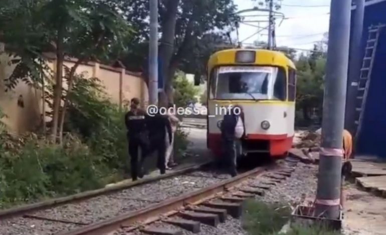 На 16-й станции Фонтана в Одессе трамвай сбил пешехода