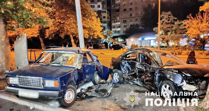 19-летняя девушка за рулем Mazda потеряла управление и полностью разбила авто в Черноморске