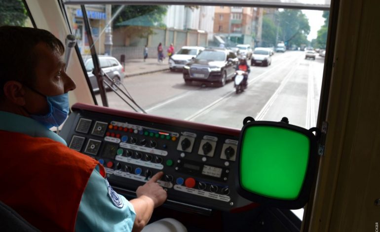 В Одессе в общественном транспорте запустили оплату проезда смартфоном