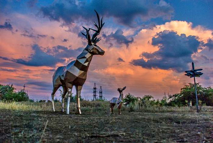 Измаильский скульптор создал удивительных оленей для встречи закатов и рассветов