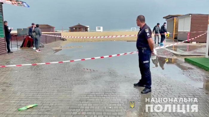 На пляже в Затоке пьяный владелец отеля расстрелял охранника бара