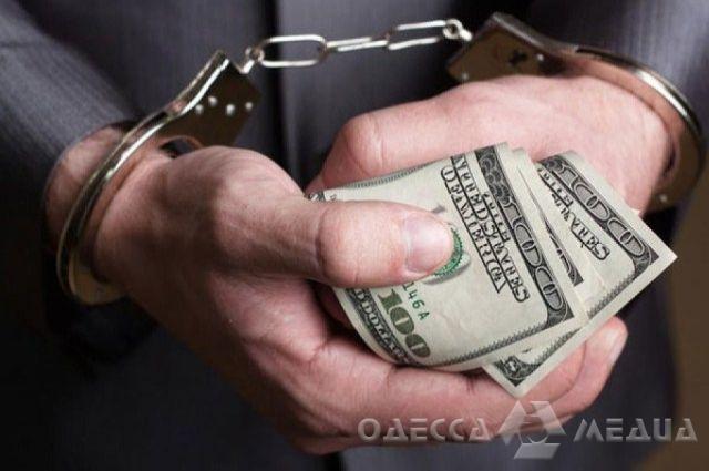 В Одессе полицейского будут судить за взятку в 5 000 долларов США (фоторепортаж)