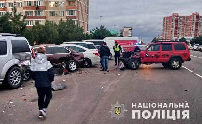 В Черноморске подросток угнал мамину машину и разбил 6 авто