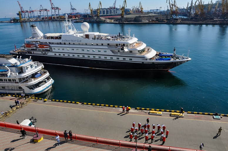 В Одесский порт впервые за два года зашел круизный лайнер (фото)