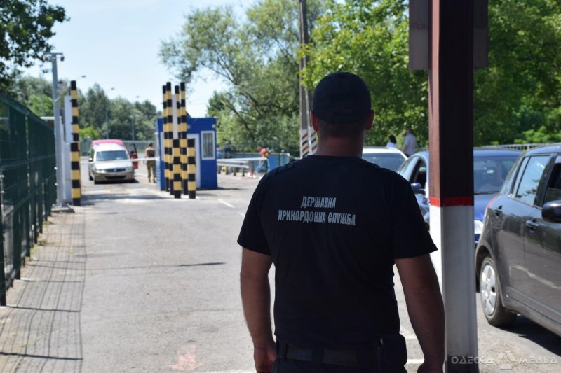 Авто без спецномеров не пропустят через границу в Одесской области