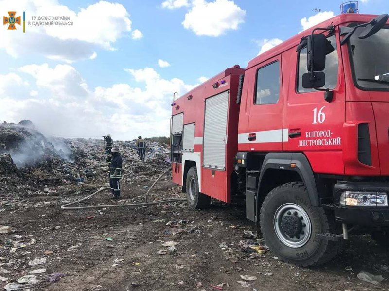 В Одесской области третий раз за неделю загорелась свалка производственного кооператива «Экология» (фото)