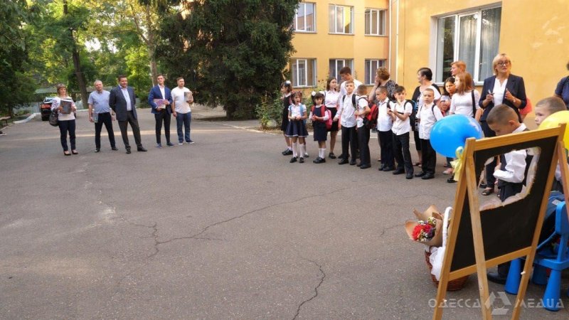 Глава Одесского облсовета проводил пятеро воспитанников центра реабилитации в первый класс