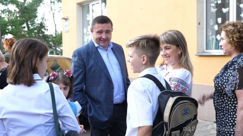 Глава Одесского облсовета проводил пятеро воспитанников центра реабилитации в первый класс