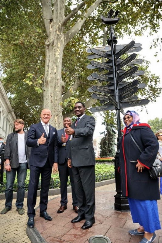Труханов вместе с делегацией из Кении открыл новый памятный знак в Одессе