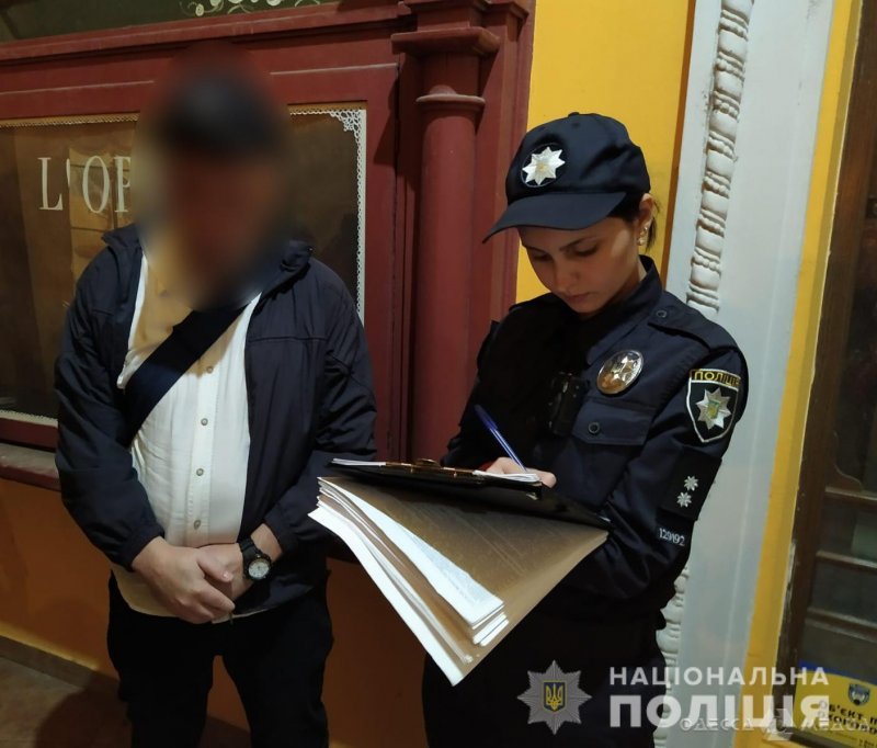 Во время празднования Дня города в центре Одессы обокрали двух женщин: вора задержали (фото)