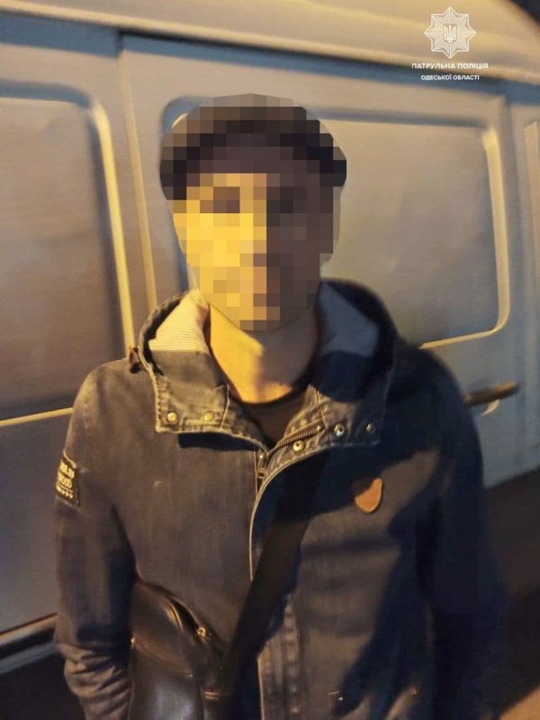 Одесские патрульные задержали на Таирова водителя с оружием и в состоянии наркотического опьянения (фото)