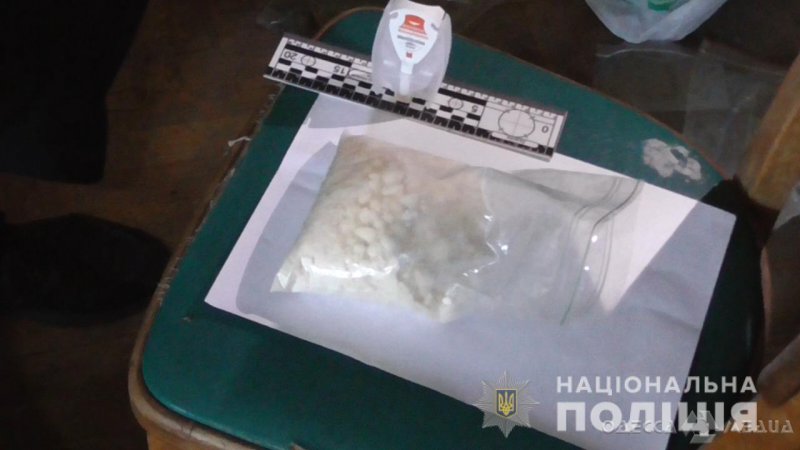 В Одессе приезжий «торговал» грибами и таблетками LSD и MDMA (фото, видео)