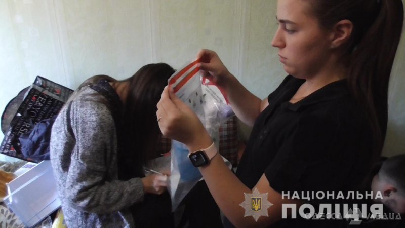 В Одессе приезжий «торговал» грибами и таблетками LSD и MDMA (фото, видео)