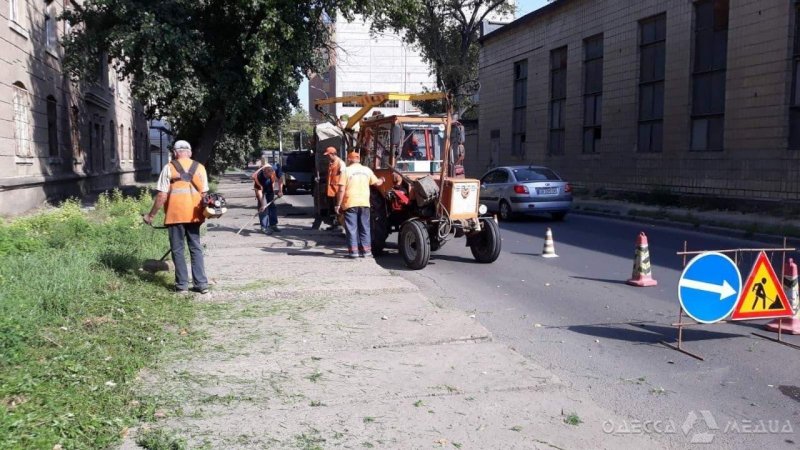 Вниманию участников дорожного движения: в Одессе – ремонт ливневок (адреса, фото)