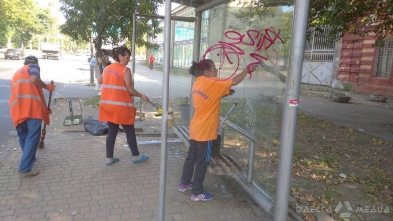 В Одессе КП «Городские дороги» сообщает об актах вандализма (фоторепортаж)