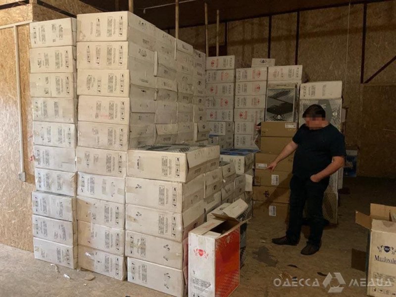 ГФС в Одесской области: 6 обысков в Duty Free, 8, 7 млн грн. табачной контрабанды (фото)