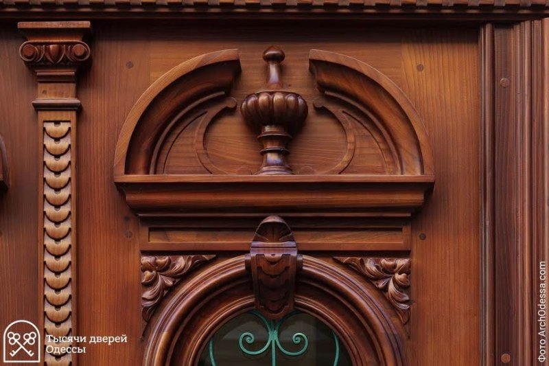 Как восстанавливали старинную одесскую дверь в Лютеранском переулке