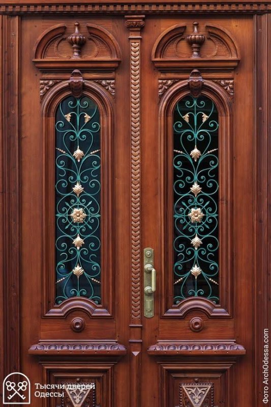 Как восстанавливали старинную одесскую дверь в Лютеранском переулке