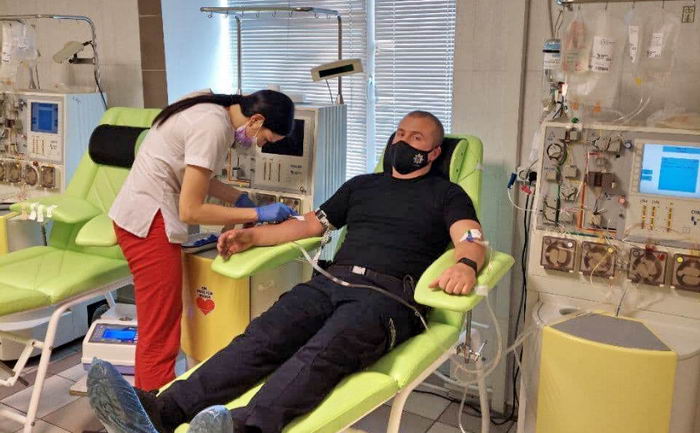 Одесский полицейский спас жизнь 13-летнему подростку, став донором крови